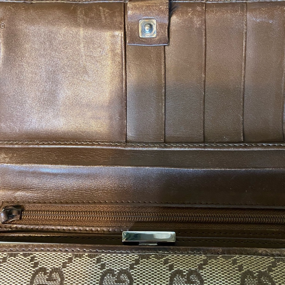 Gucci Tan and Brown Monogram Wallet - Picture 4 of 16